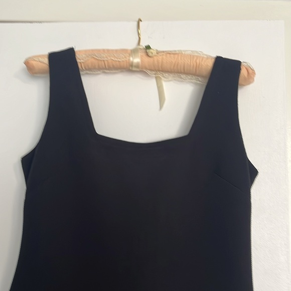 The perfect little black dress to elevate any occasion effortlessly. - Picture 2 of 4